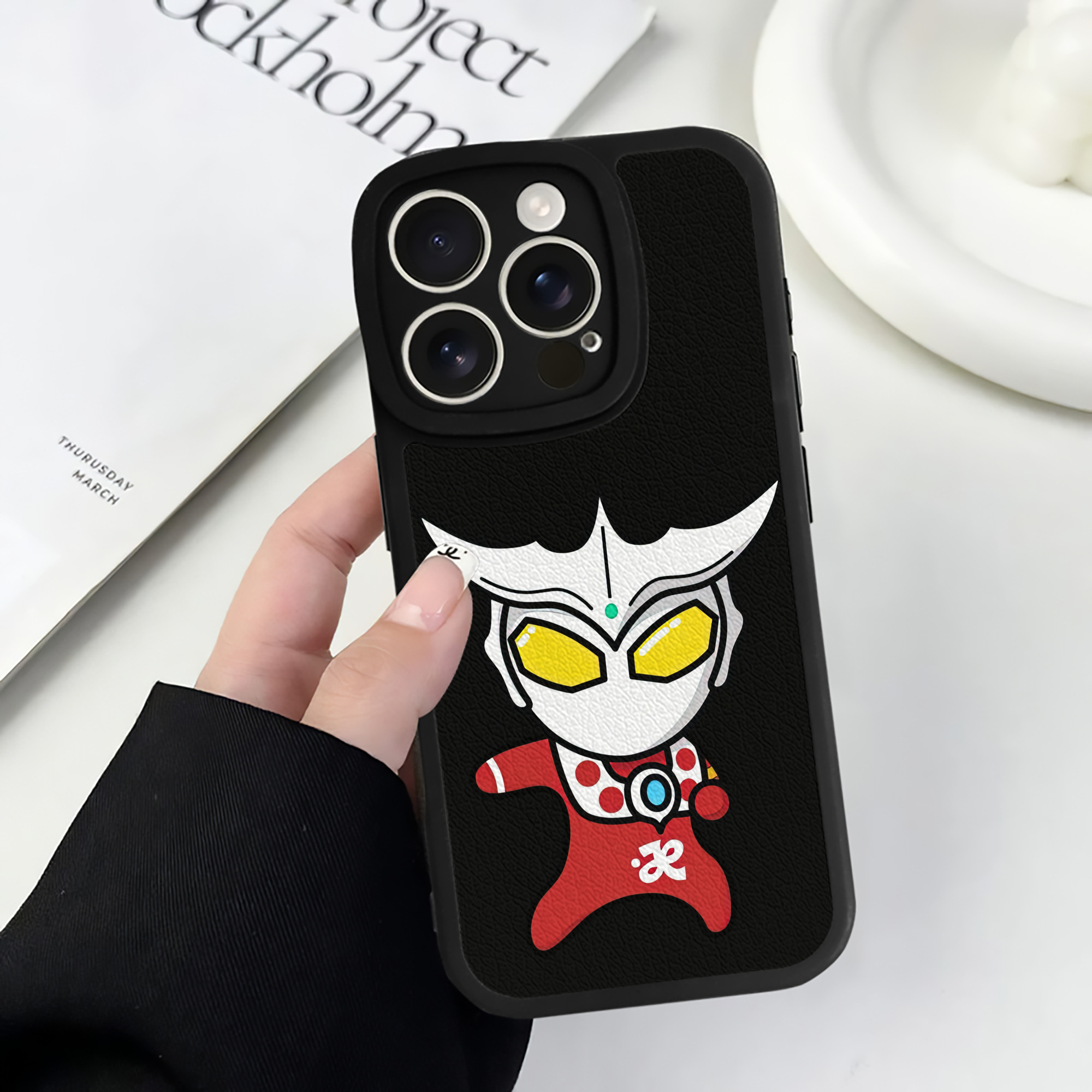 （画像用） ウルトラマン Ultraman 【iPhone 16シリーズ対応】シリコンスマホケース（レザー調） 材質：シリコン